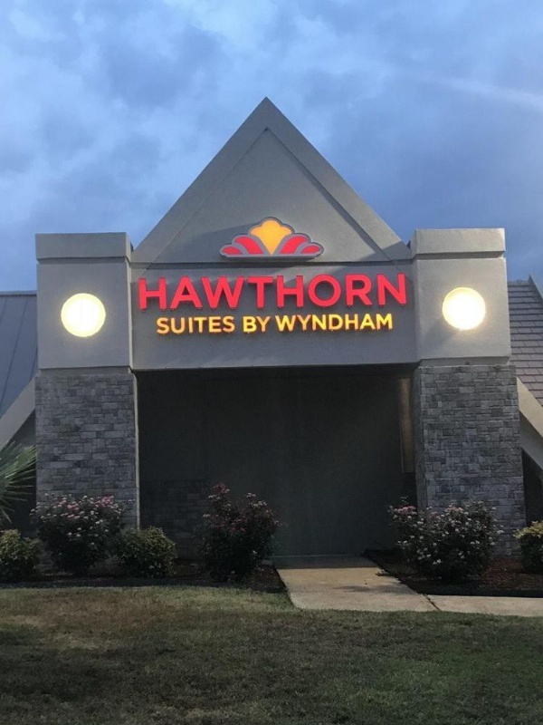 Hawthorn Suites by Wyndham Columbia image 1